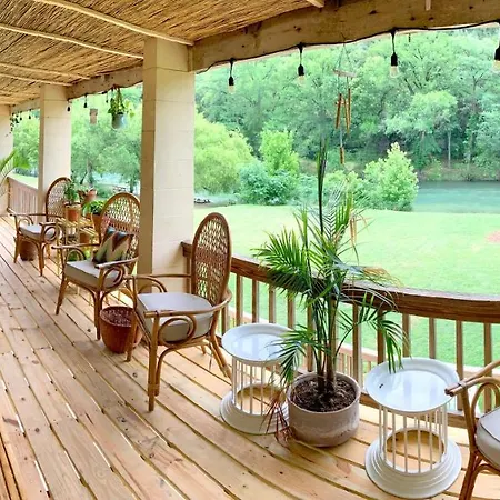 River-Front Bungalow - 2Br Bohemian-Style Cottage